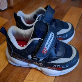 Кросівки весна-осінь