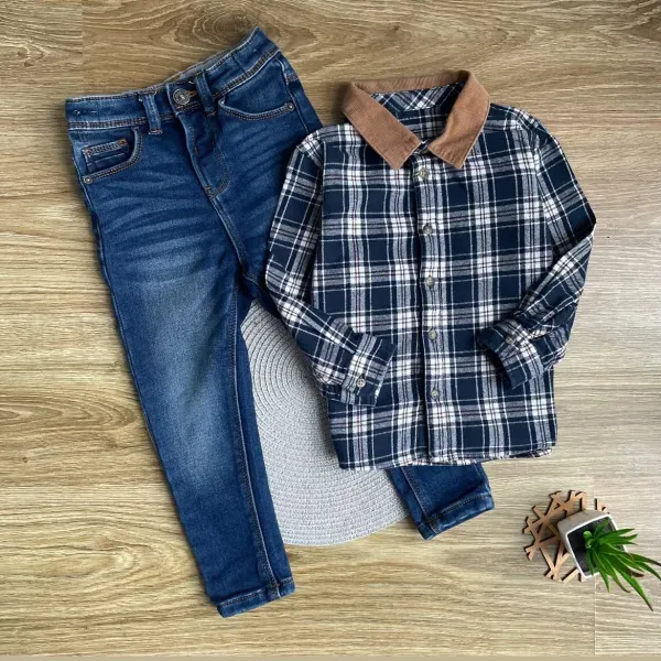 Сорочка в клітинку + джинси