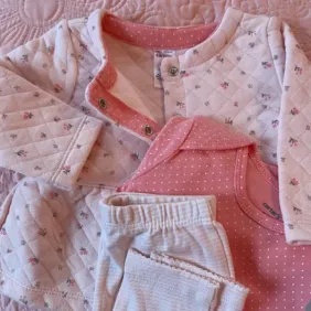 Комплект для дівчинки з теплою кофтою, штанцями і боді Carter’s