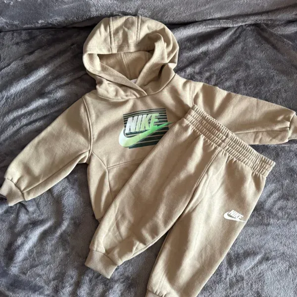 Спортивний костюм Nike